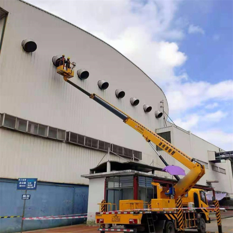 定南县高空作业车出租服务：专业广告牌安装解决方案