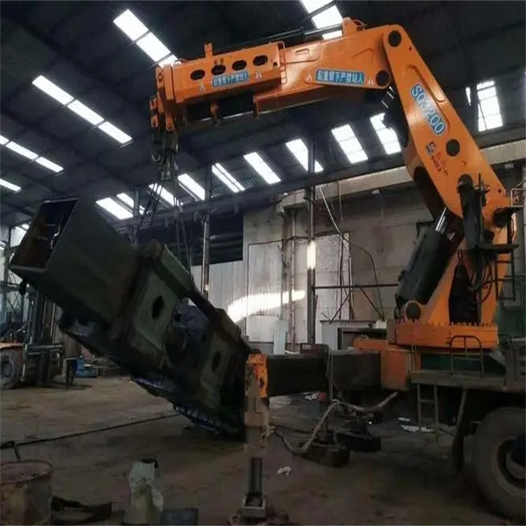 定南县130吨折臂吊车出租吊机租赁附近电话