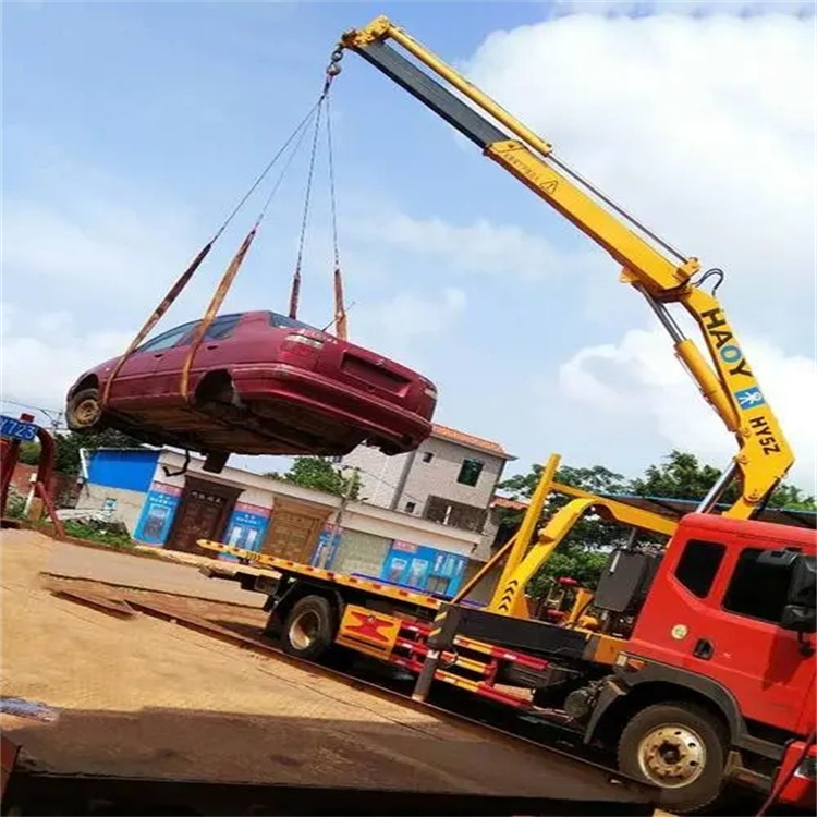 定南县吊车吊汽车的正确方法